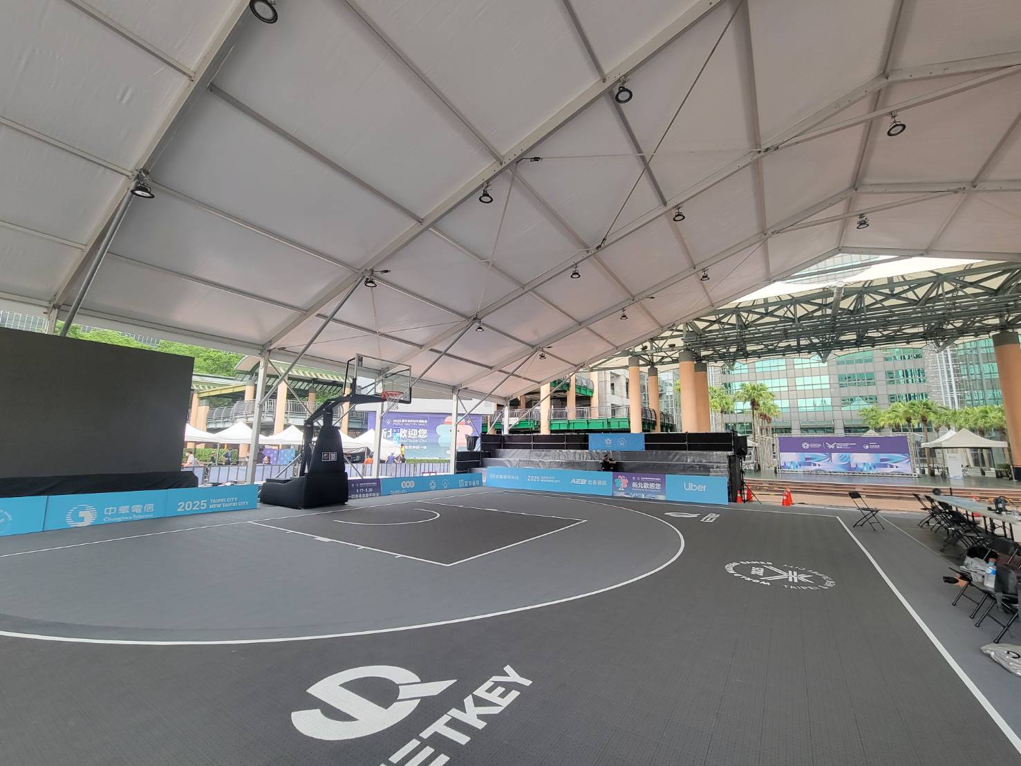 新北市民廣場大變身世壯運3對3籃球賽場 符合國際標準